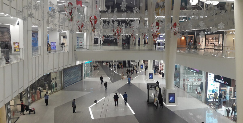 مرکز خرید امپوریوم مال (Emporium Mall)