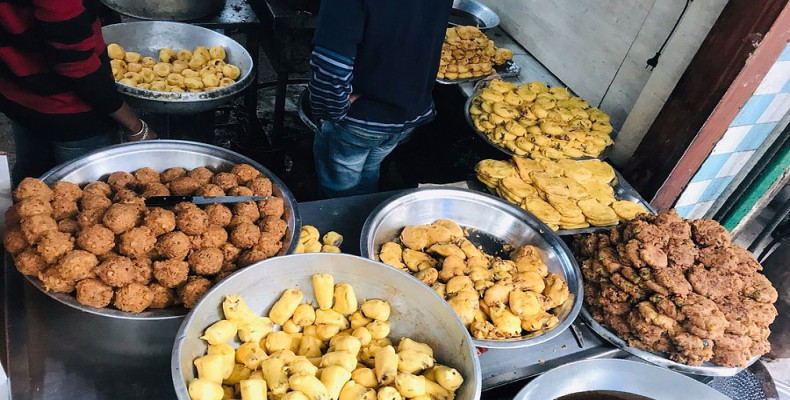 رستوران Khandani Pakodewala