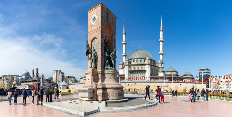 میدان تقسیم یا تکسیم استانبول