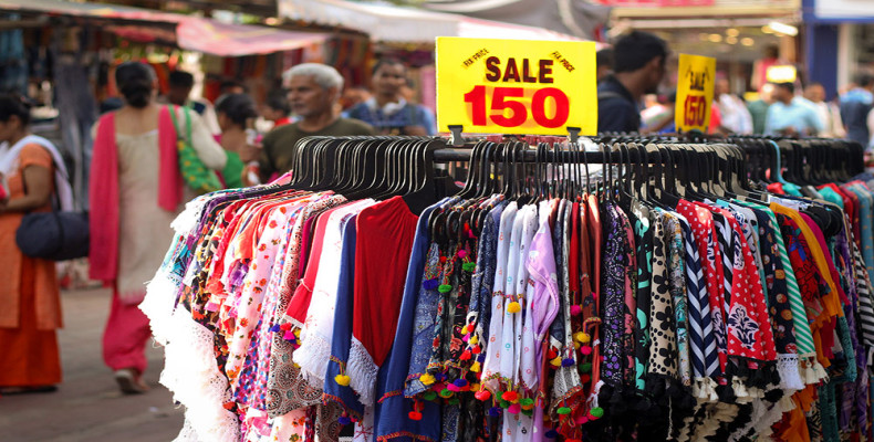 خرید لباس یا اکسسوری از بازار Sarojini Nagar