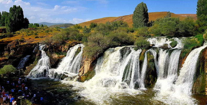 جاهای دیدنی وان ترکیه؛ آبشار مرادیه 