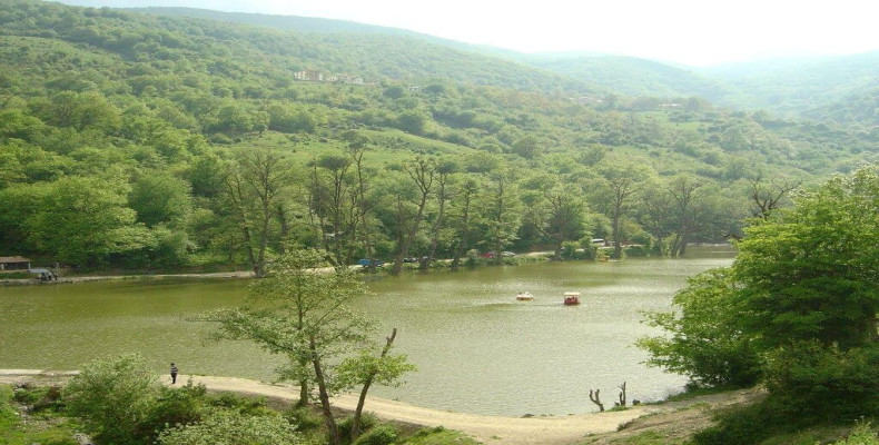 دریاچه شورمست و طبیعت سرسبز آن