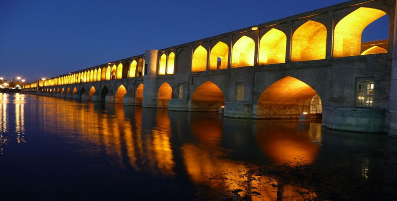 سی ‌و سه ‌پل اصفهان