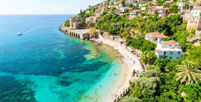فضای سرسبز و زیبای آلانیا 