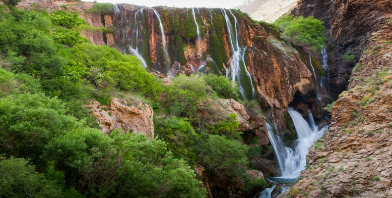 آبشار پونه‌زار اصفهان؛ یکی از زیباترین جاهای دیدنی اطراف اصفهان با طبیعتی خنک و سرسبز