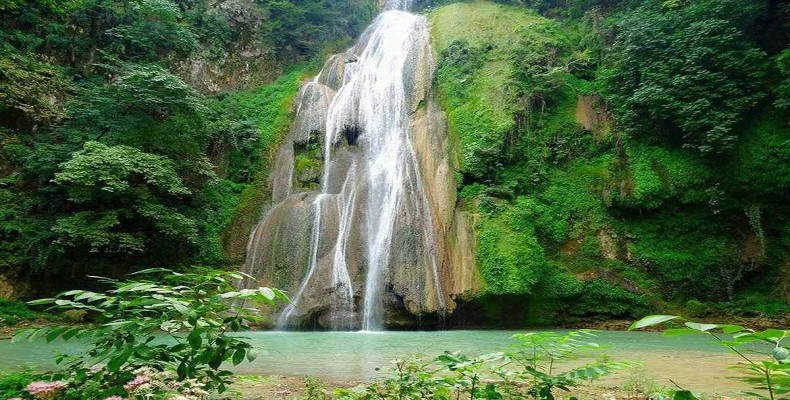 آبشار شاه لولاک لنجان؛ آبشاری زیبا در میان کوه‌های اصفهان با چشم‌اندازی آرامش‌بخش