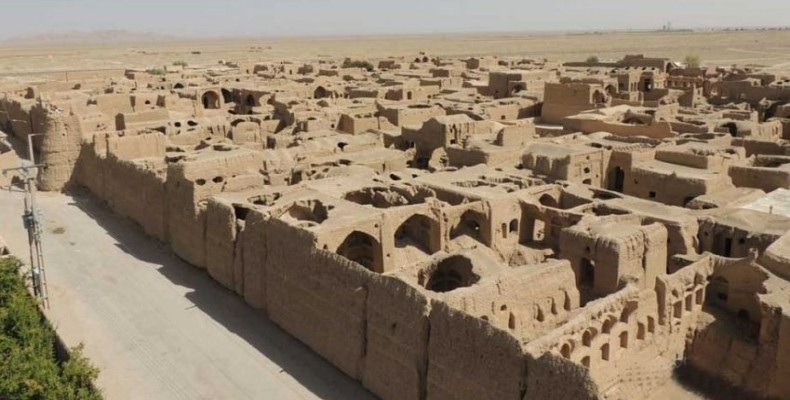 ارگ تاریخی مورچه‌خورت؛ بنایی خشتی و باشکوه از دوره صفویه در مسیر اصفهان به تهران