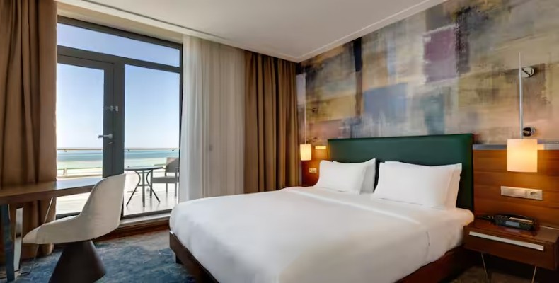 اتاق هتل دابل تری بای هیلتون وان با منظره دریاچه وان