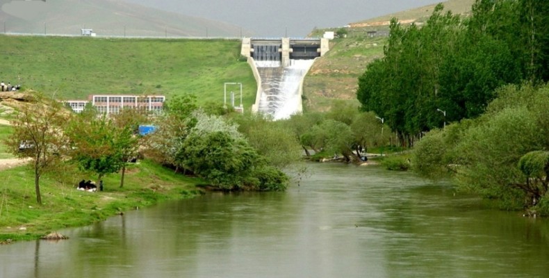 نمایی از فضای سرسبز پارک ملت مهاباد
