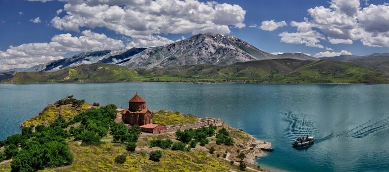 راهنمای سفر به وان