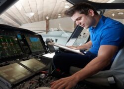 وظایف مهندس پرواز