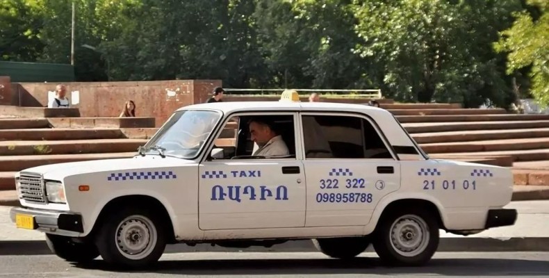 تاکسیهای شهری و اینترنتی در ایروان برای رفتوآمد راحت مسافران
