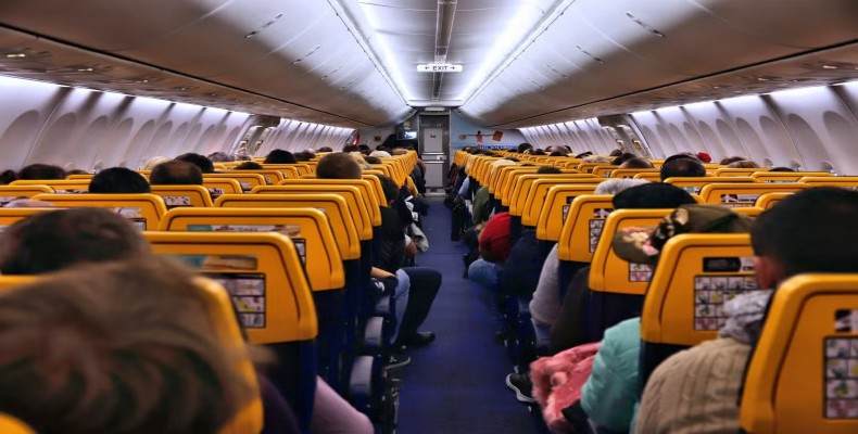 کابین نیمهخالی هواپیما و کمبود مسافر در پروازهای چارتر