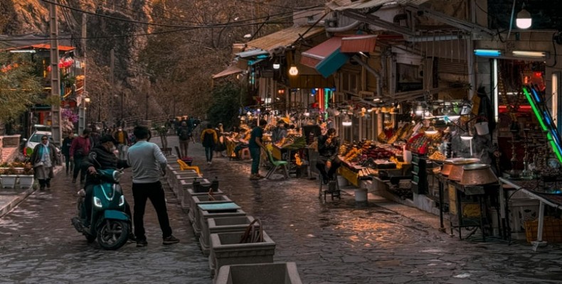 پیادهروی شبانه در خیابانهای تهران