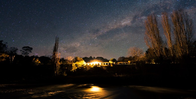 آسمان شب در پارک ملی Ku-ring-gai سیدنی مناسب تماشای ستارگان