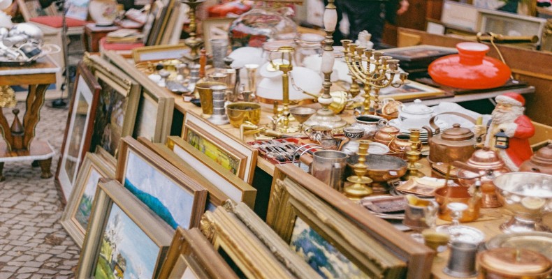 بازار محلی میلان با غرفههای قدیمی و اجناس دستدوم؛ تجربهای رایگان برای گشتوگذار
