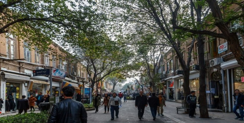 خیابان شریعتی تبریز با بافت تاریخی و مغازههای قدیمی
